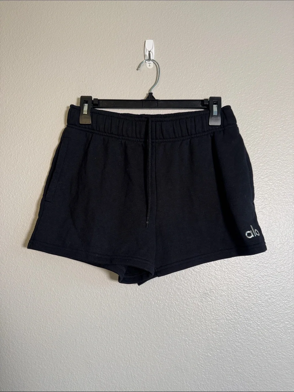ALO Yoga Accolade Shorts in Black - XS